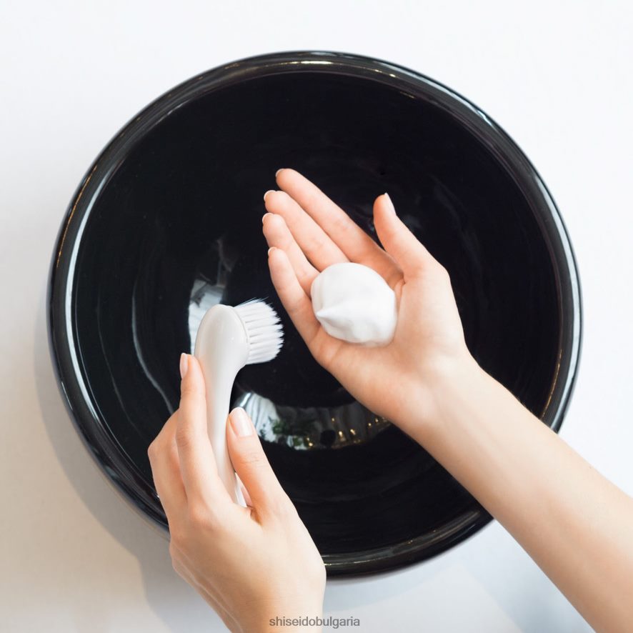 грижа за кожата Shiseido четка за почистващ масаж DJ08T442