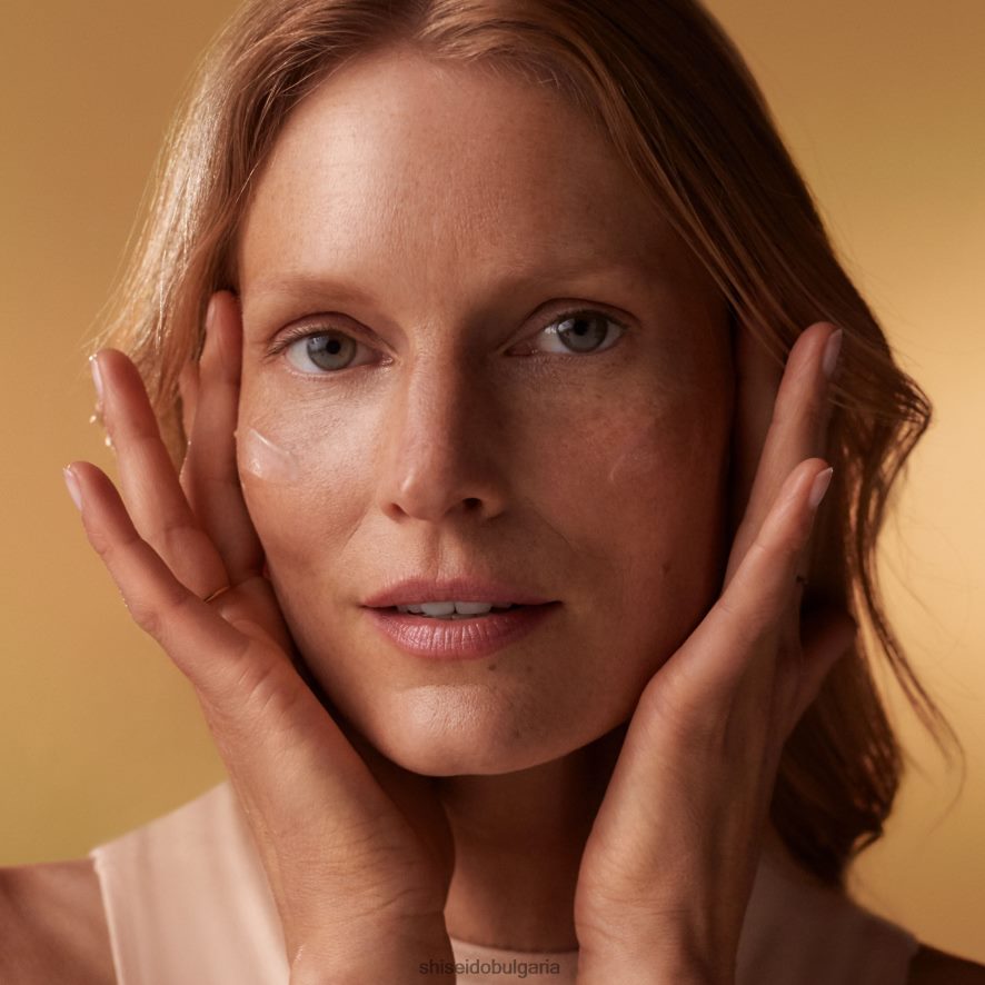 грижа за кожата Shiseido интензивен стягащ контурен серум DJ08T475